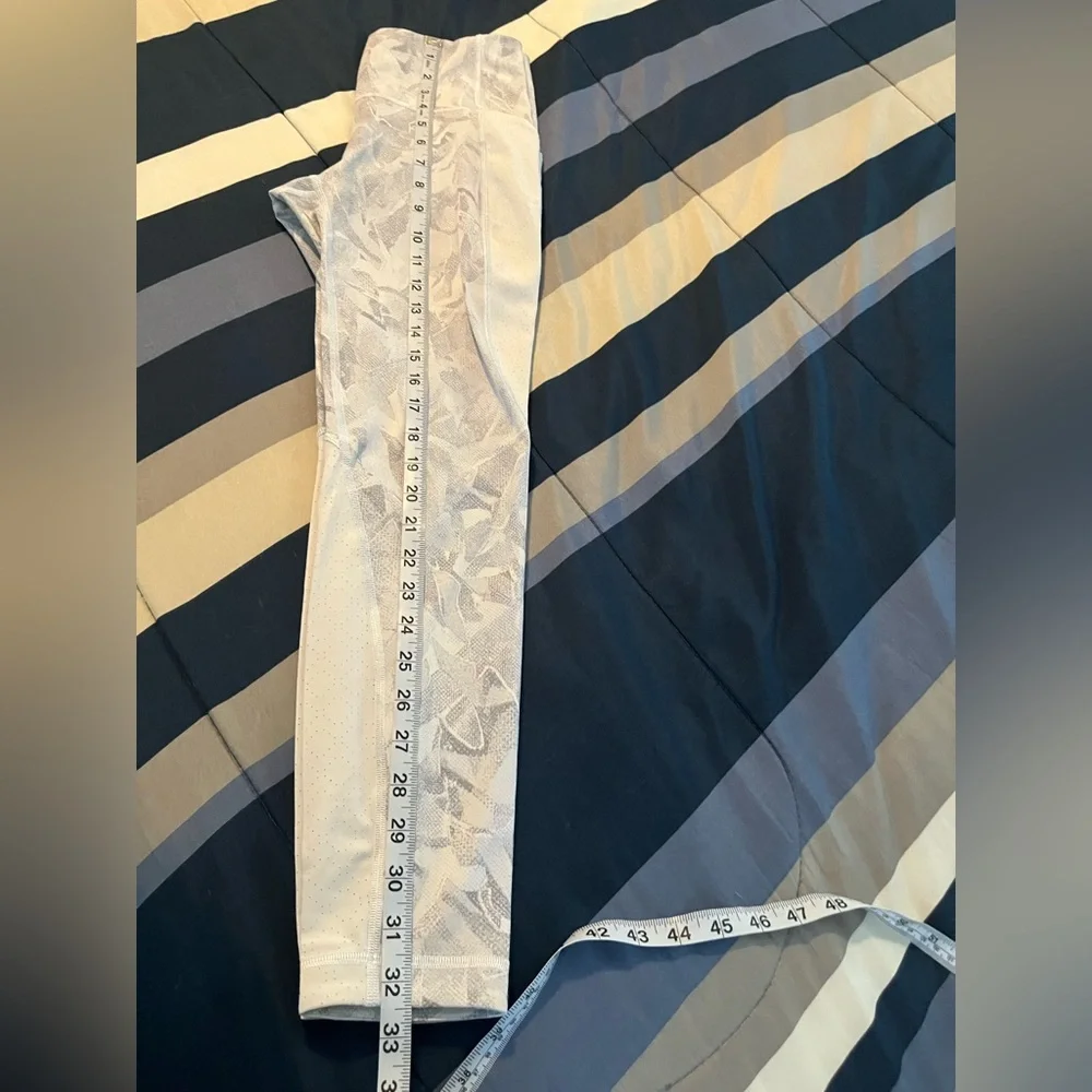 🍋LIKE NEW Lululemon Breezy Dot Tight *25" - Jasmine White Multi/White - Sz 6 - Picture 13 of 15
